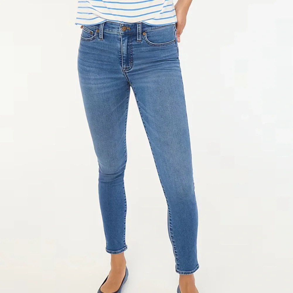 J.Crew 9" mid-rise skinny jean in signature stretch Size 33